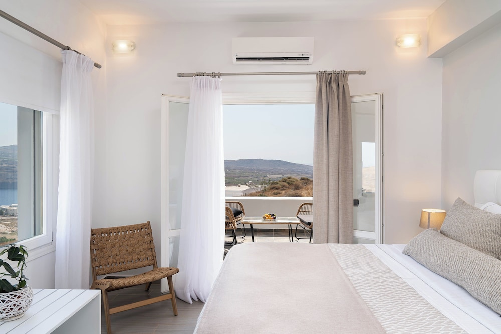 3 BEDROOMS, VILLA