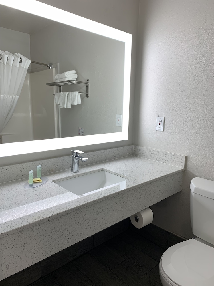 Days Inn by Wyndham Sulphur Springs 38/43