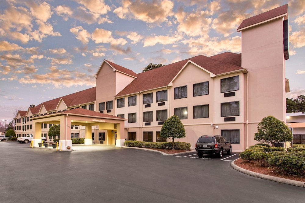 Spark by Hilton Wilmington 2/28