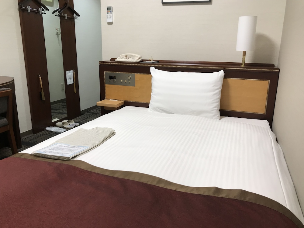 ROOM, SINGLE