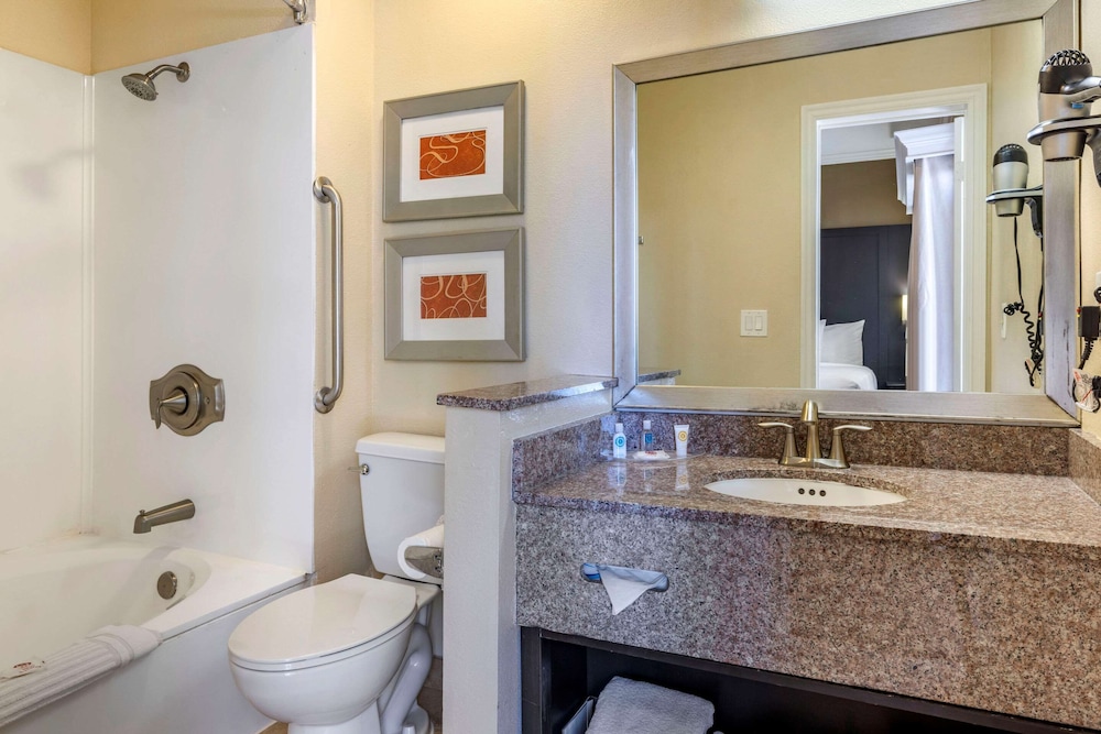 Comfort Inn & Suites Huntington Beach 22/43