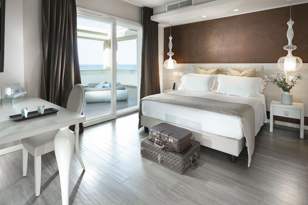 STELLA, LUXURY, SUITE