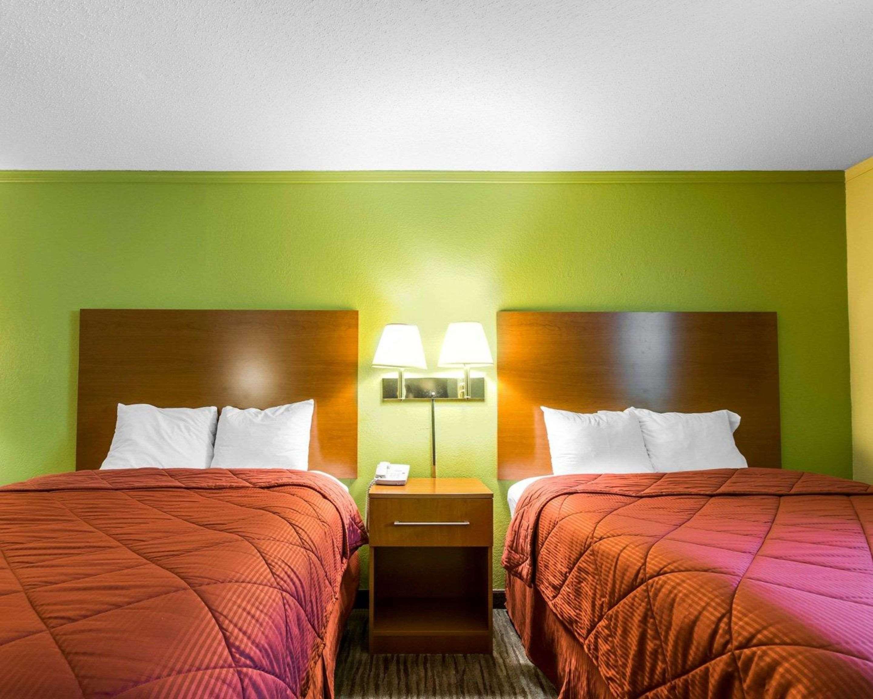 غرفة بسريرين كوين، Econo Lodge Franklin South KY 5/10