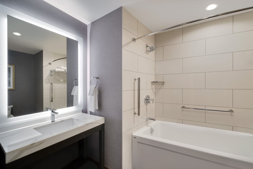 Hyatt House LAX - Century Blvd 46/50