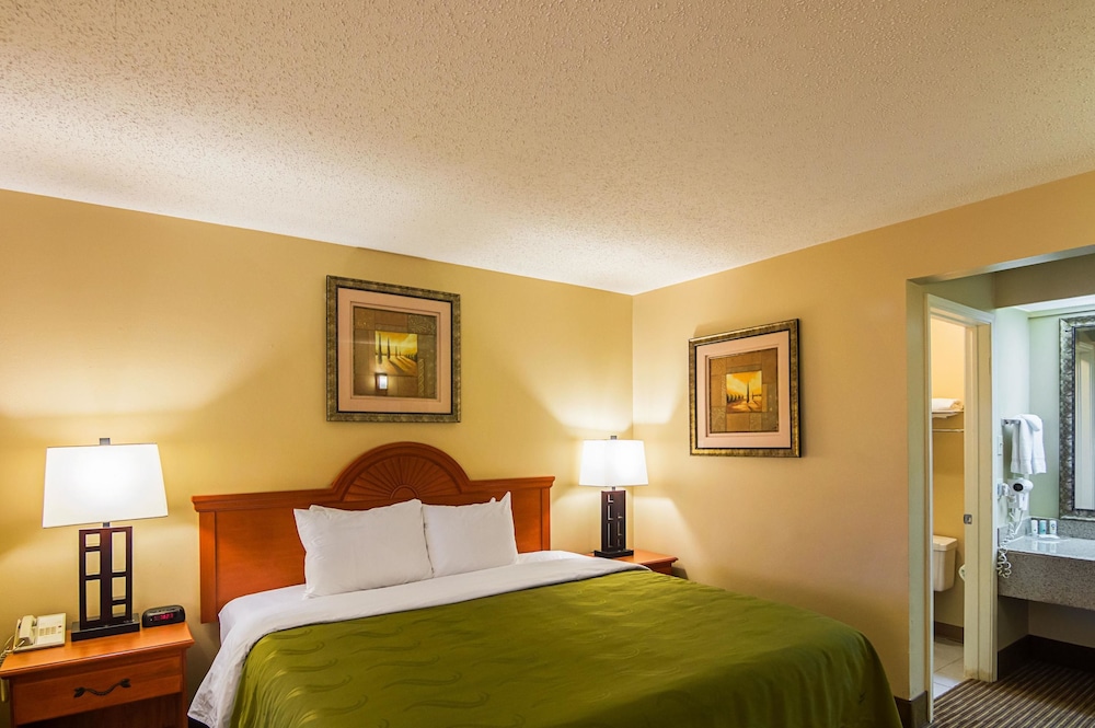 Quality Inn Suites Garland East Dallas 29/56
