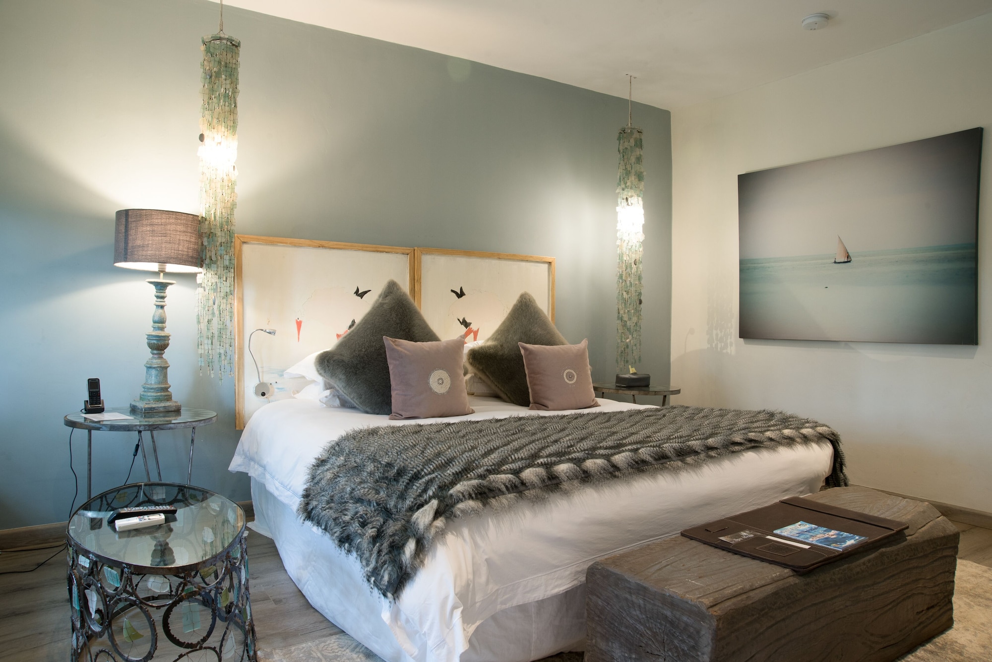 Legacy, Queen Bed