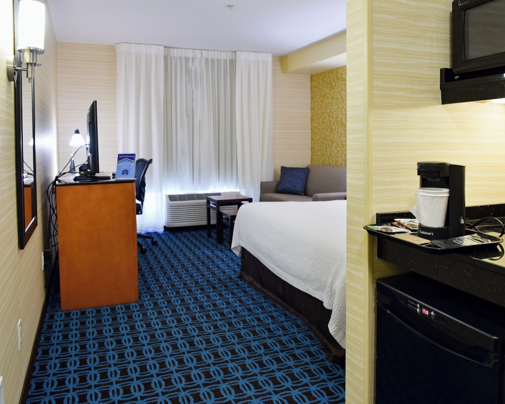 Fairfield Inn & Suites Hartford Airport 13/34
