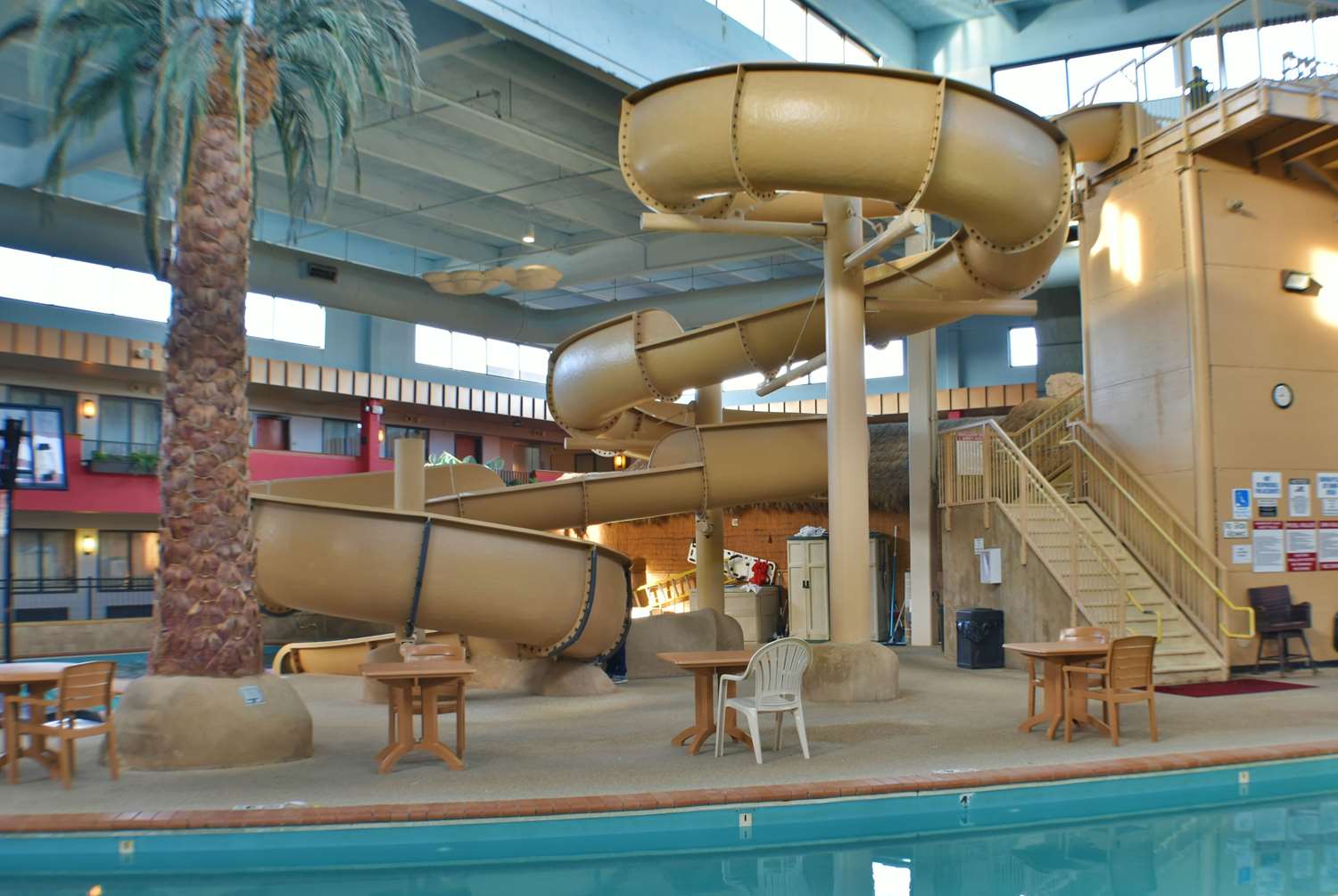 Ramada by Wyndham Sioux Falls Airport-Waterpark & Event Ctr 12/39