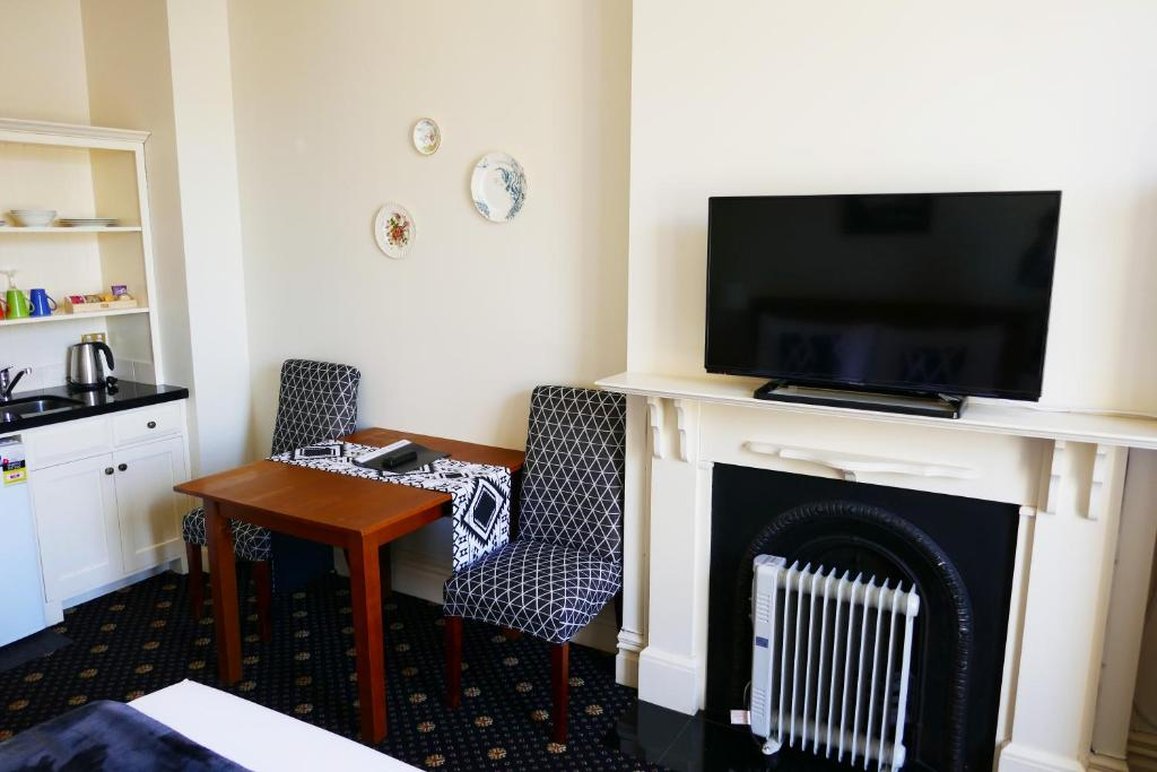 Highland House Boutique Hotel 32/35