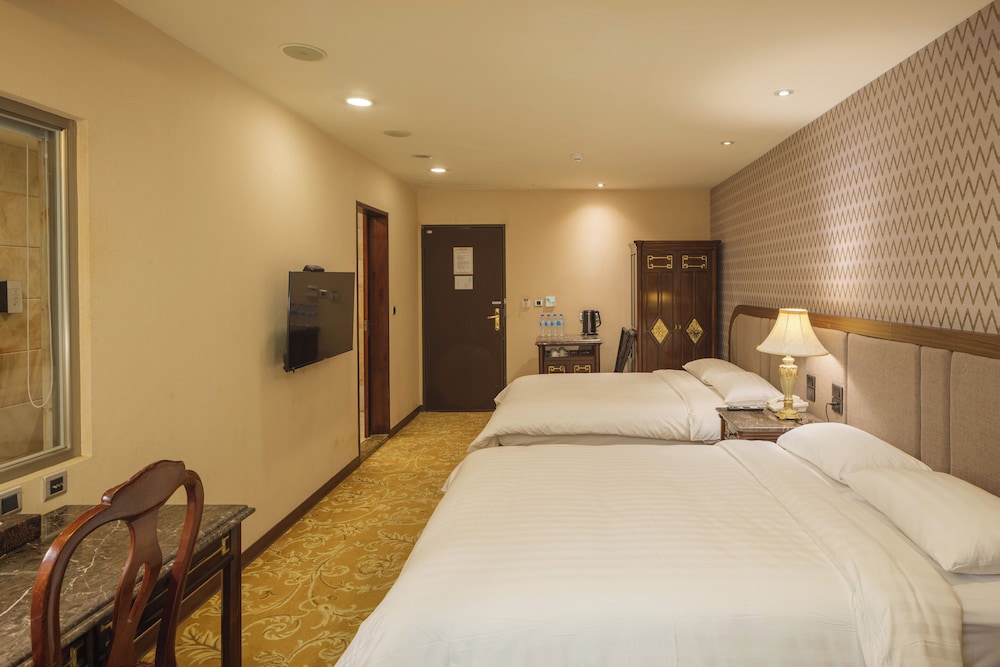 LUXURY, TWIN BEDS