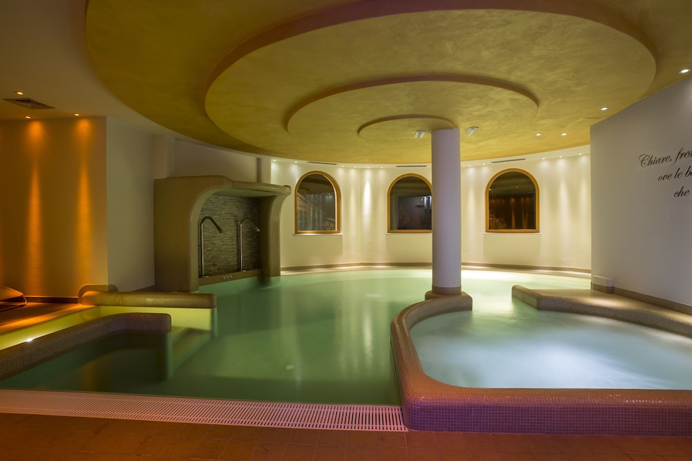 swimming pool spa
