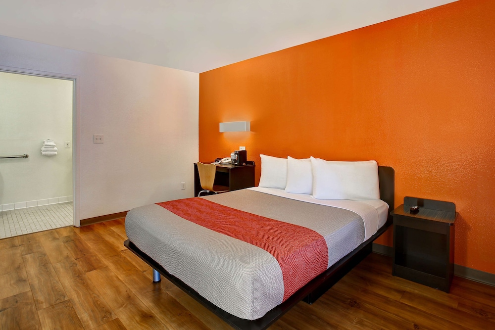 Motel6 Sunnyvale, CA - North 26/60