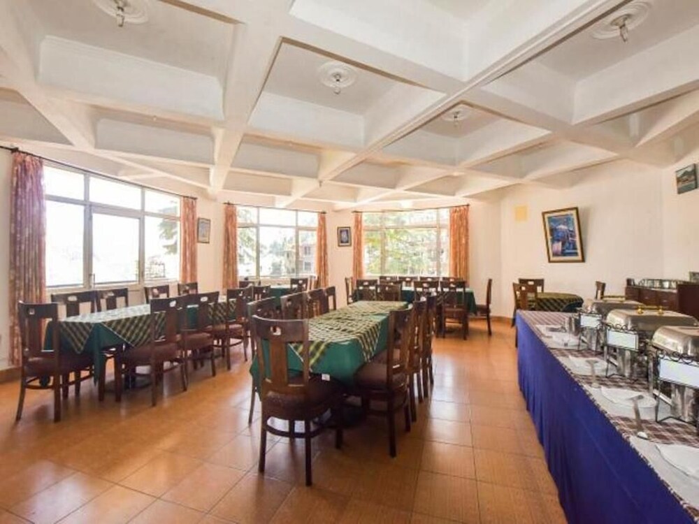 ANAND PALACE HOTEL 34/42
