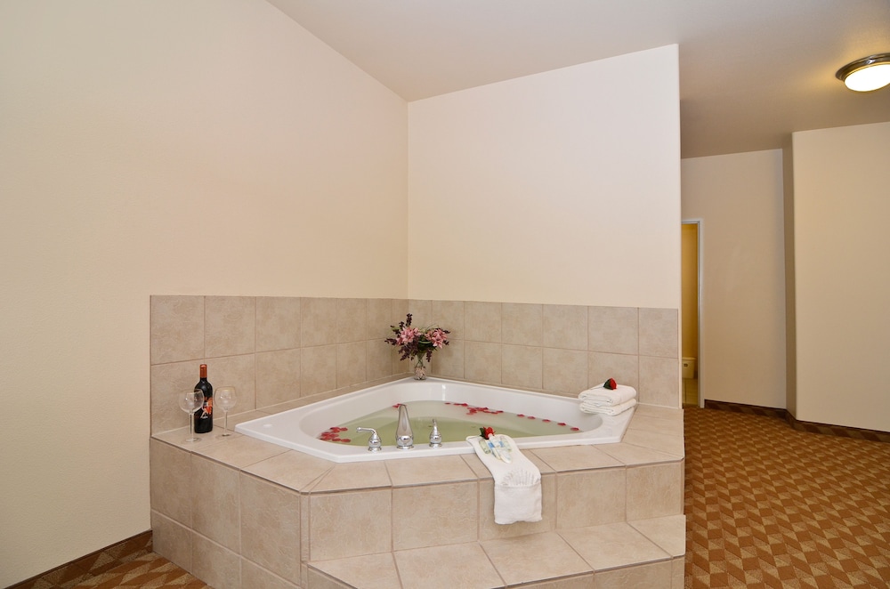 Best Western Plus Battle Ground Inn & Suites 21/36