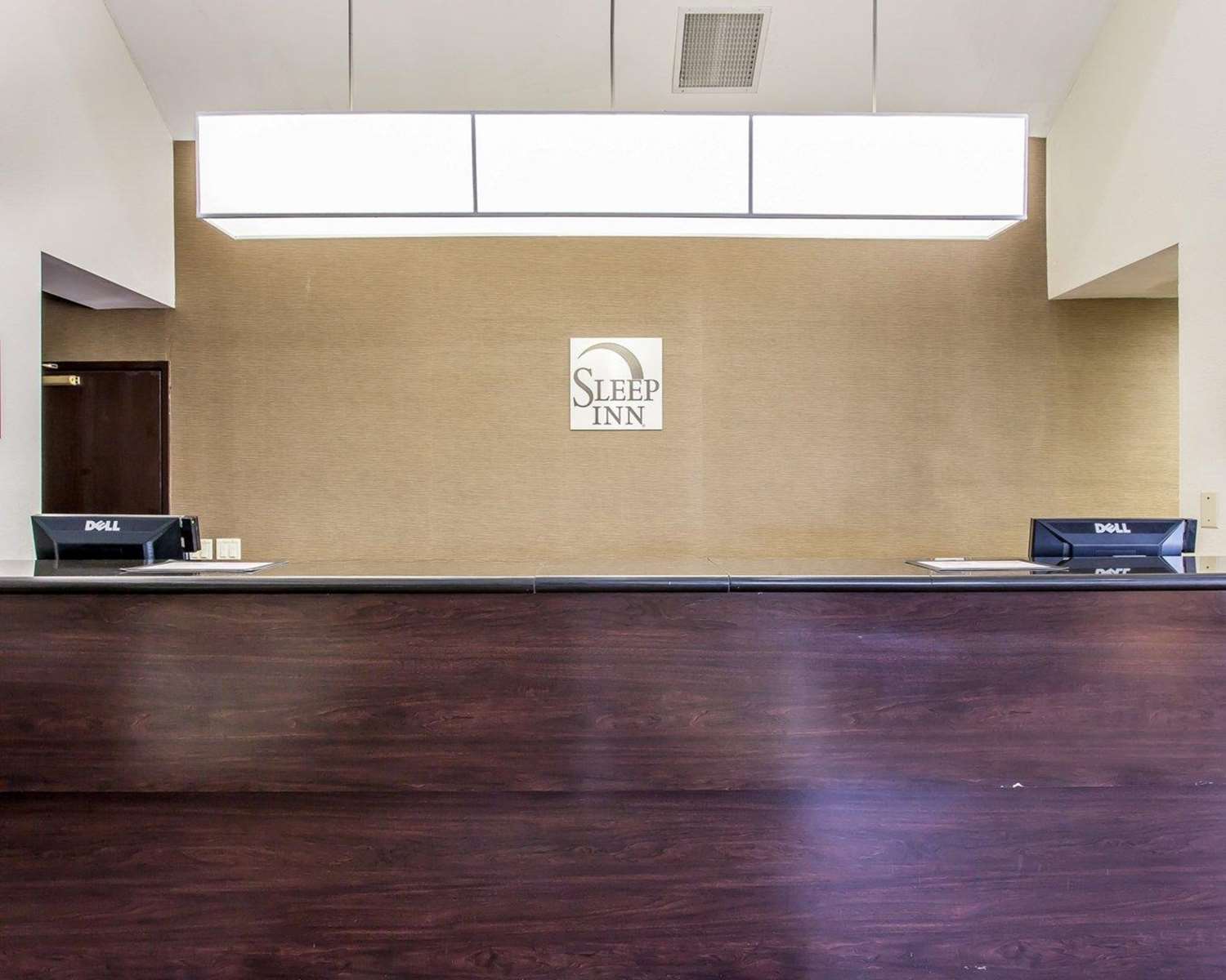Inn & Suites Near I-90 And Ashtabula 3/14