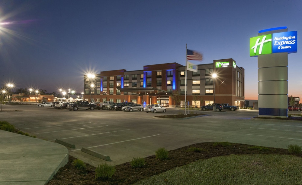 Holiday Inn Express Suites Dodge City 1/44