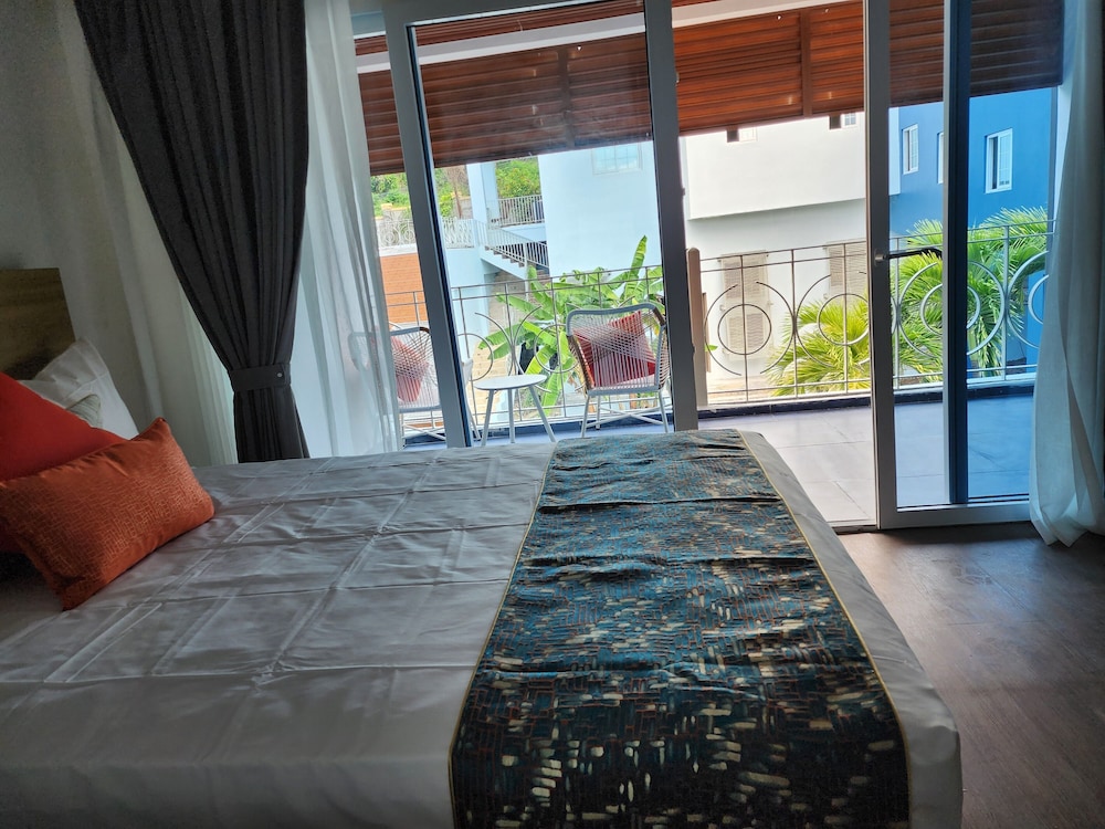 Hotel 39 Jamaica 23/53