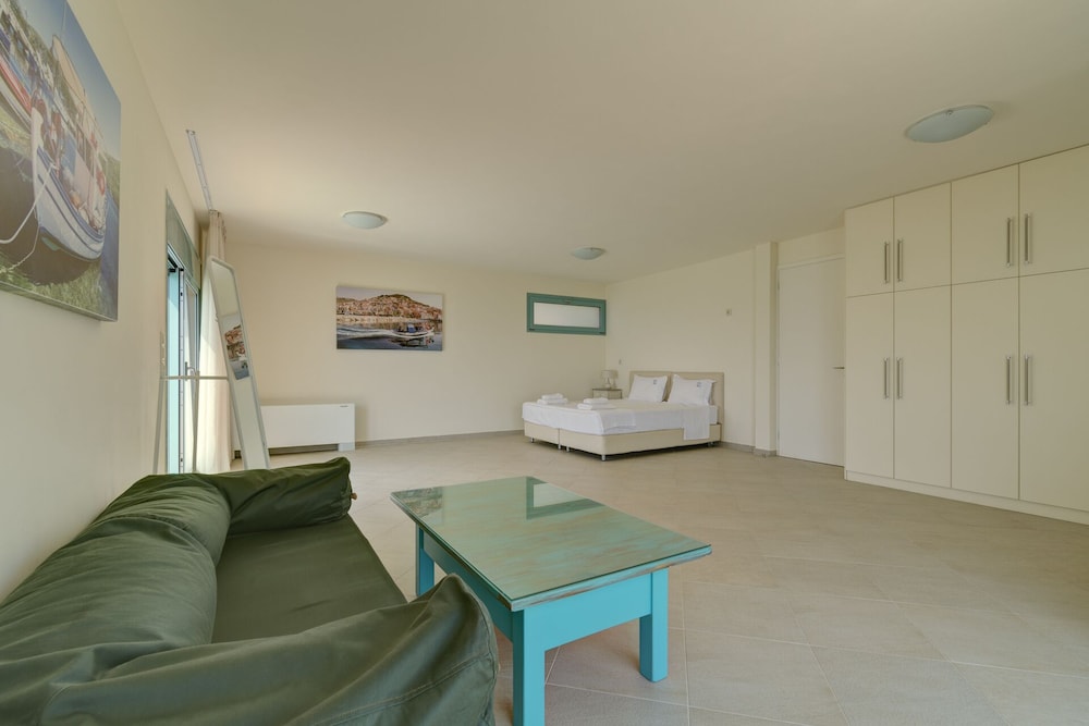 Ouzo Villas 44/50