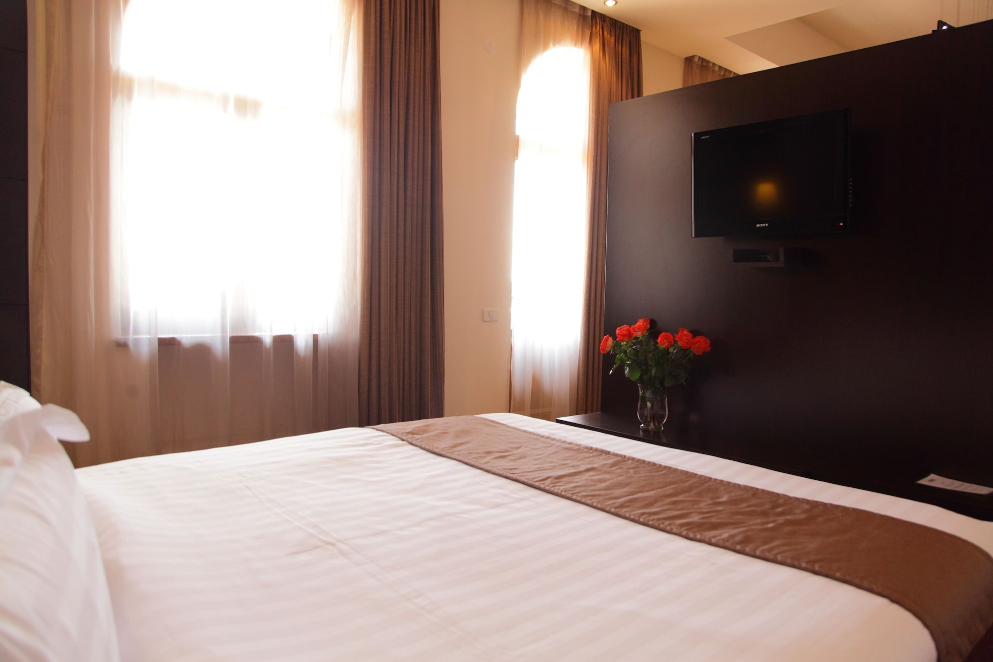 JUNIOR SUITE, KING BED, SOFA