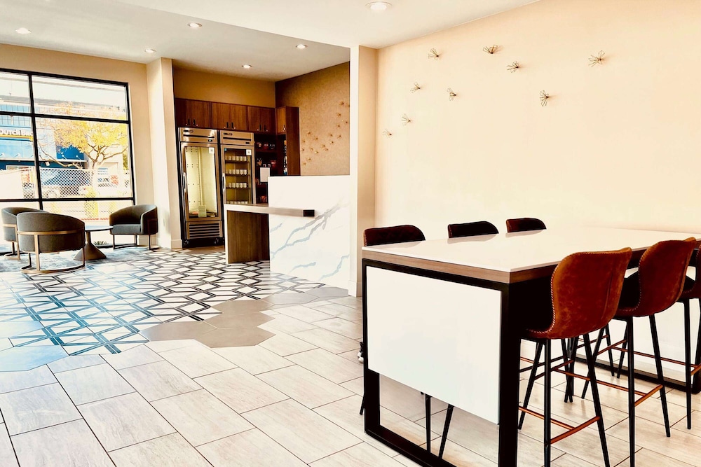 Ramada by Wyndham Modesto Yosemite Area 31/43