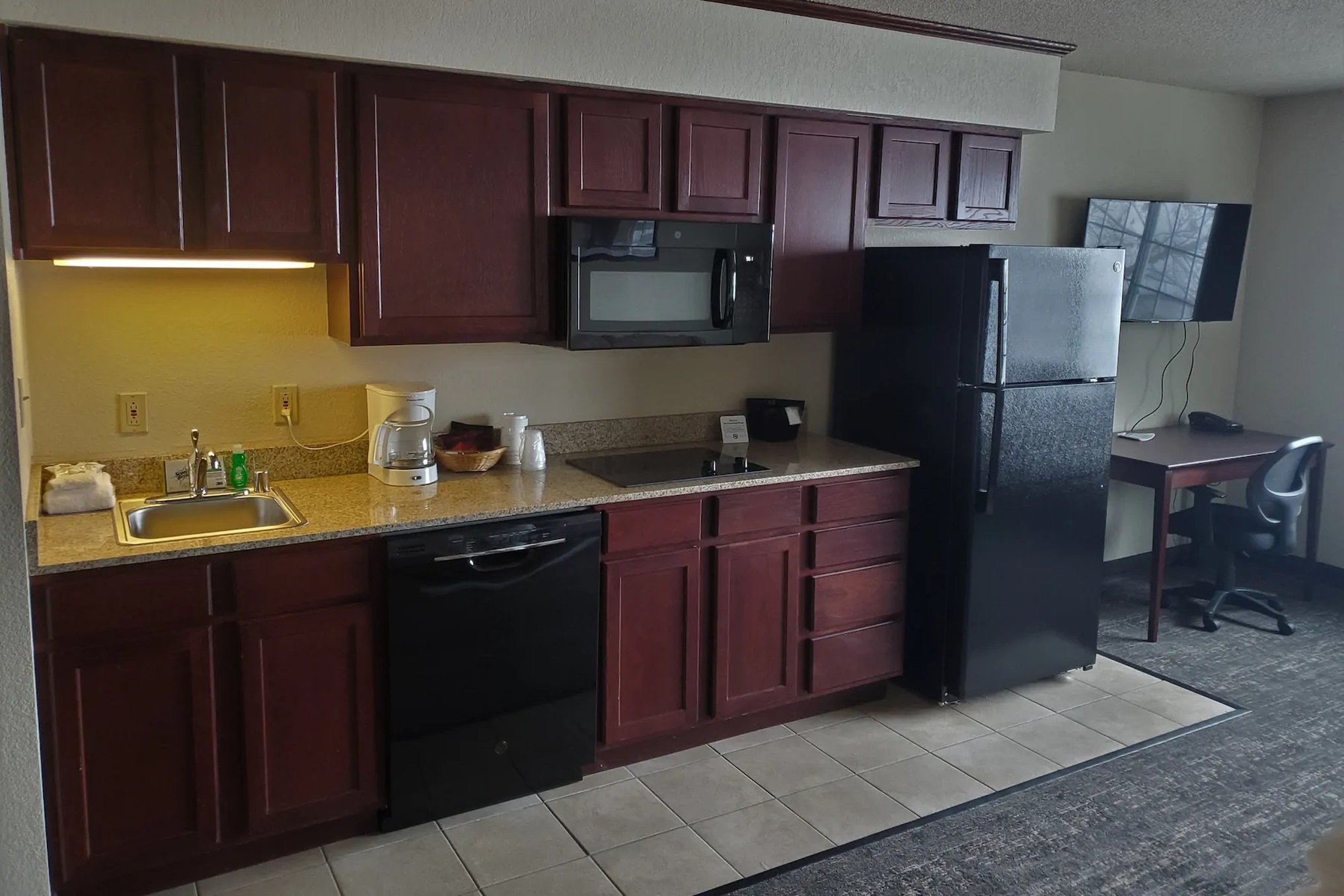 Cobblestone Suites Oshkosh 13/75