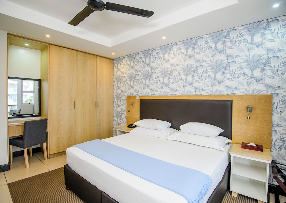 BLUE MARLIN HOTEL 30/84