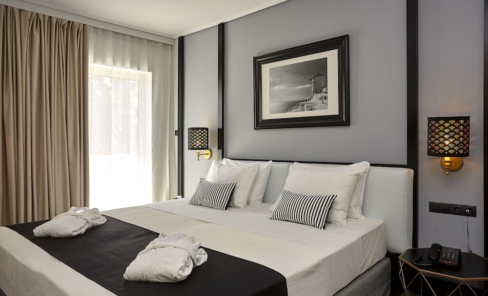 Athenian Riviera Hotel & Suites 34/72
