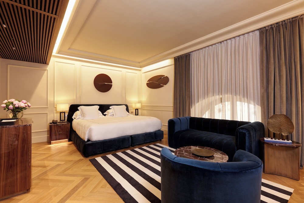 Family Suite, 2 King Beds, Sofa, The First Roma Arte 2/4
