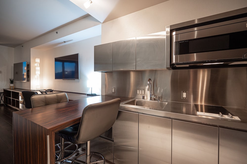 StripViewSuites at Palms Place 67/79