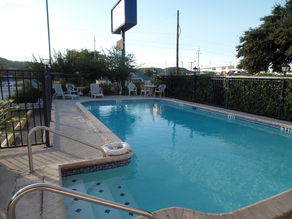Lone Star Inn Kerrville Fredericksburg 6/42
