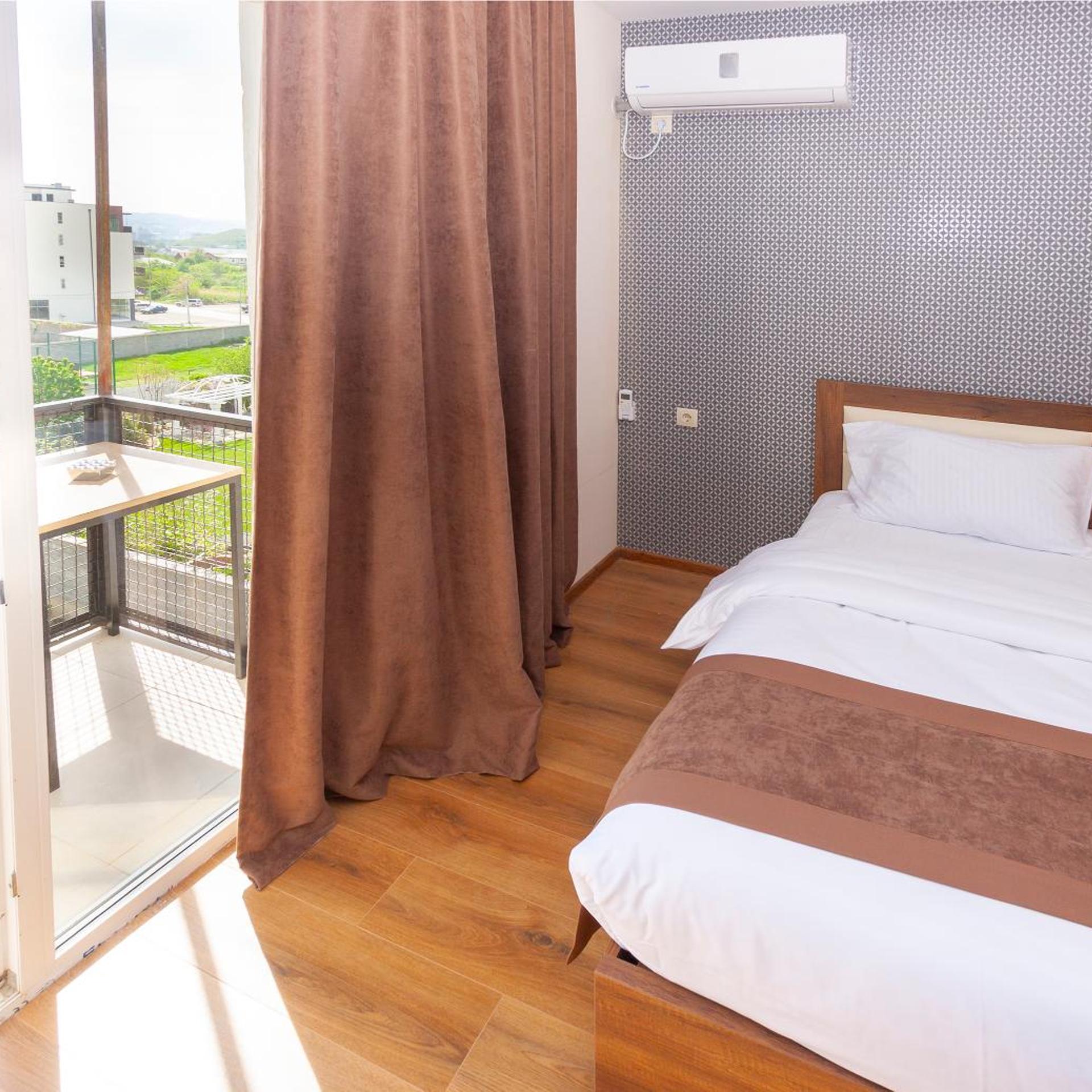 Hotel Amser 10/43