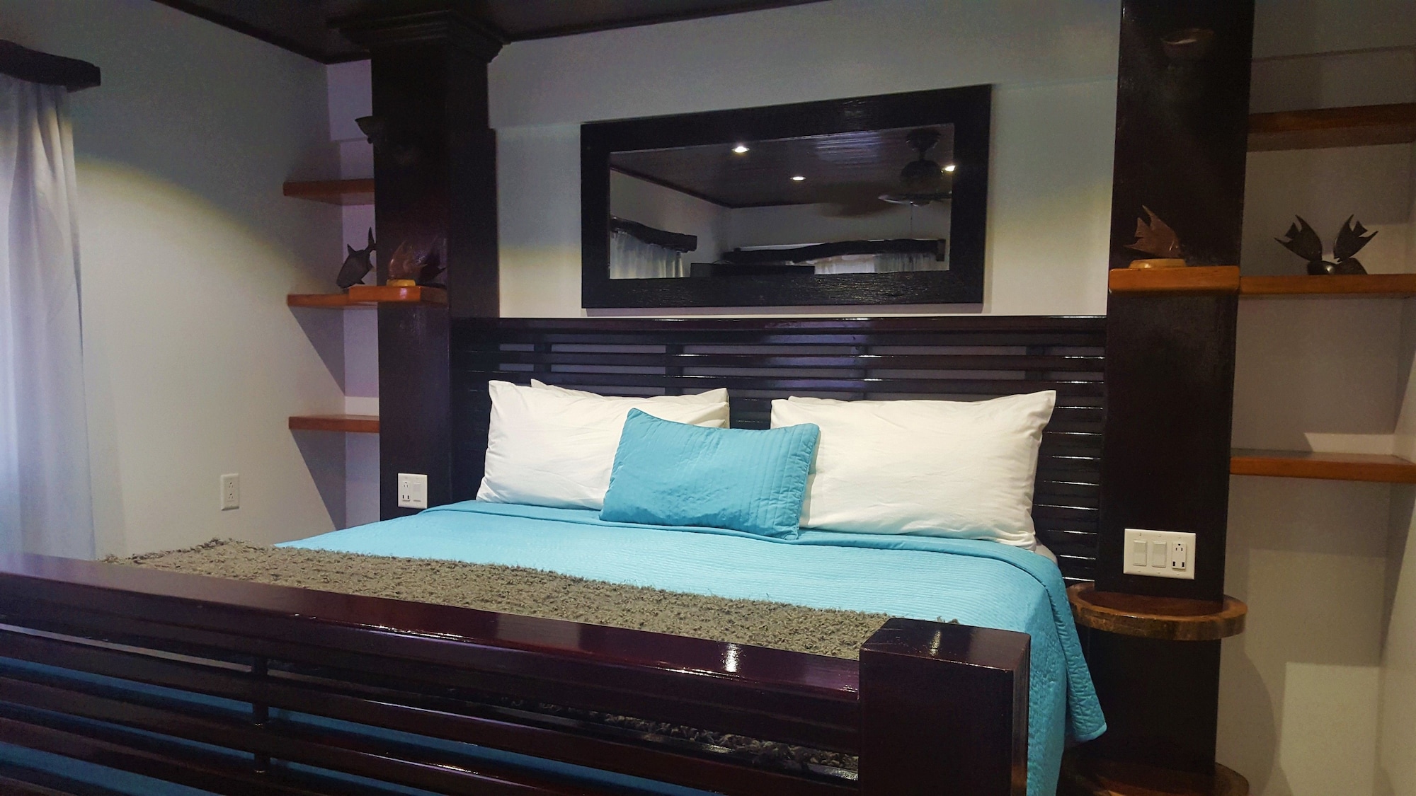 2 BEDROOMS, CONDO, SUPERIOR, BEACH FRONT