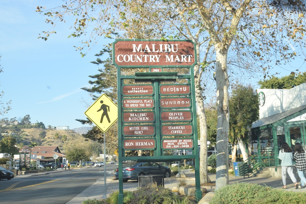 Malibu Beach Paradise Apartments 2/50