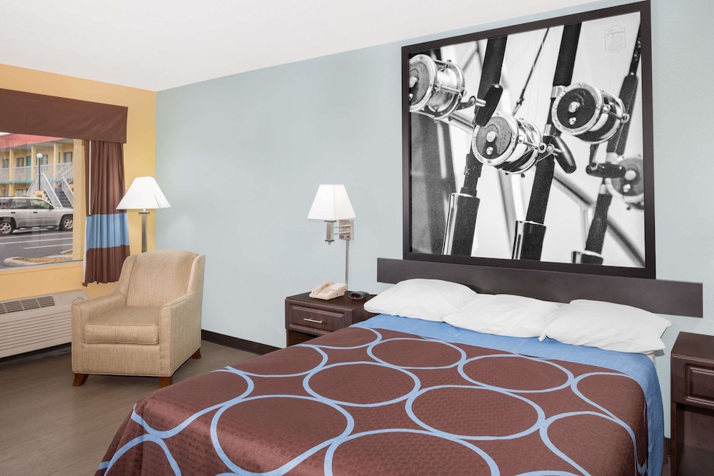 Super 8 By Wyndham Sarasota Near Siesta Key 15/29