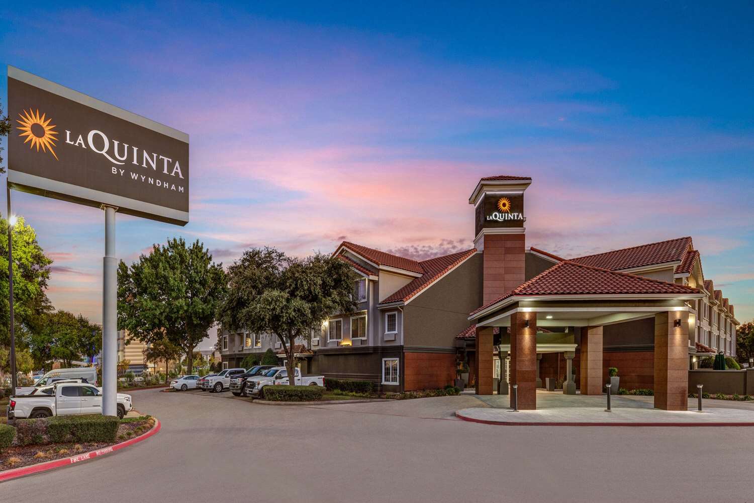 La Quinta Inn & Suites by Wyndham Dallas DFW Airport North 50/55