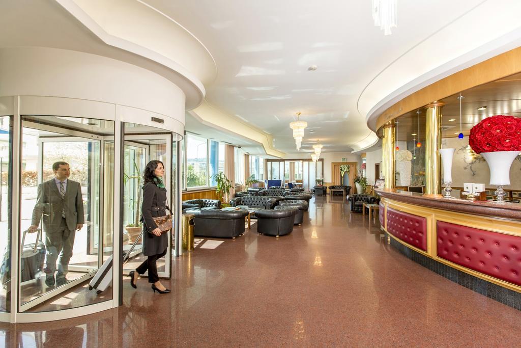 Hotel Ambassador 16/22