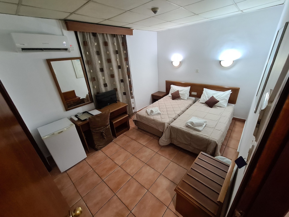 ECONOMY, TWIN BEDS