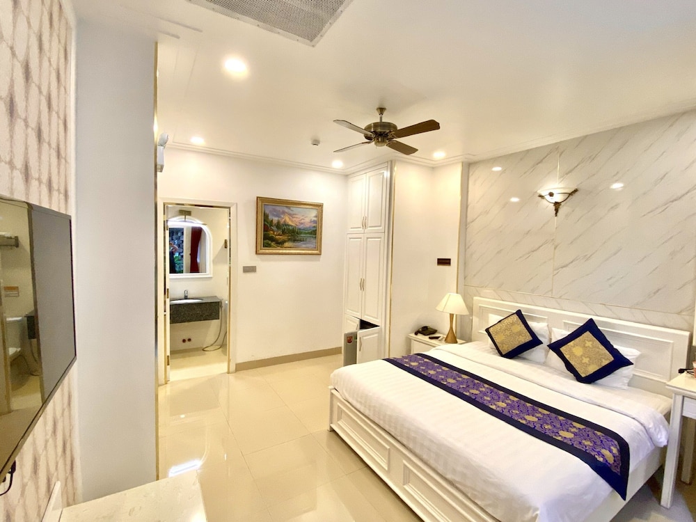 Tulip Hotel 3 32/81