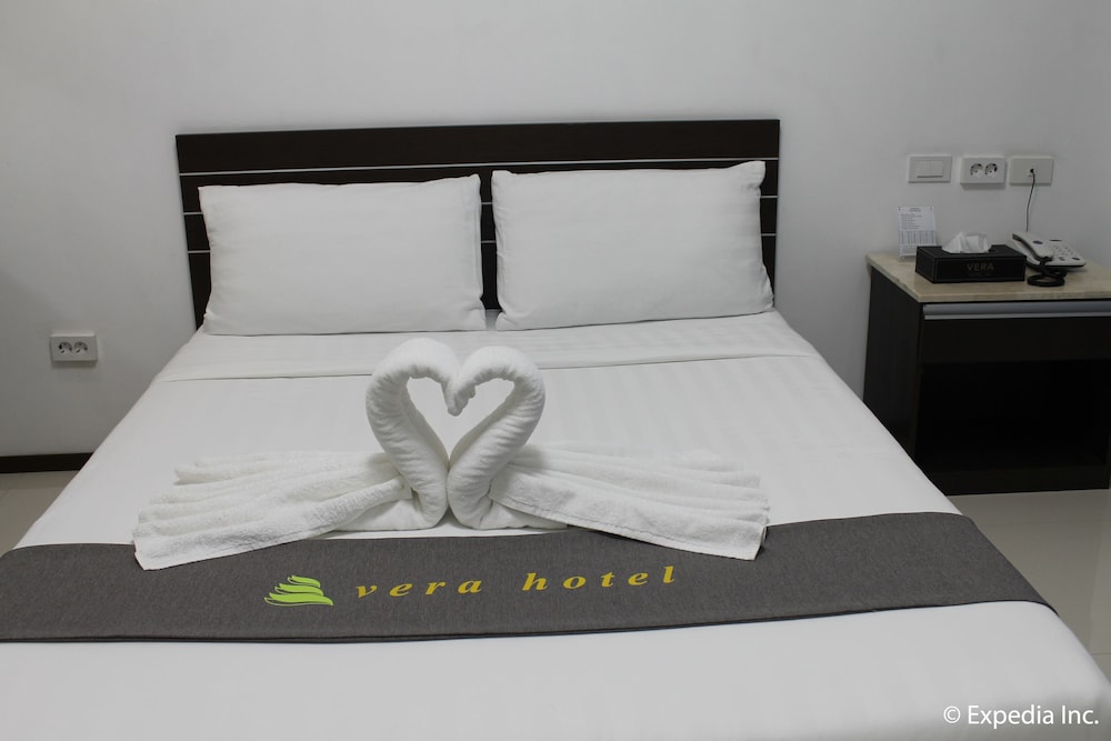 Townhouse Oak Vera Hotel Near Clark International Airport photo2