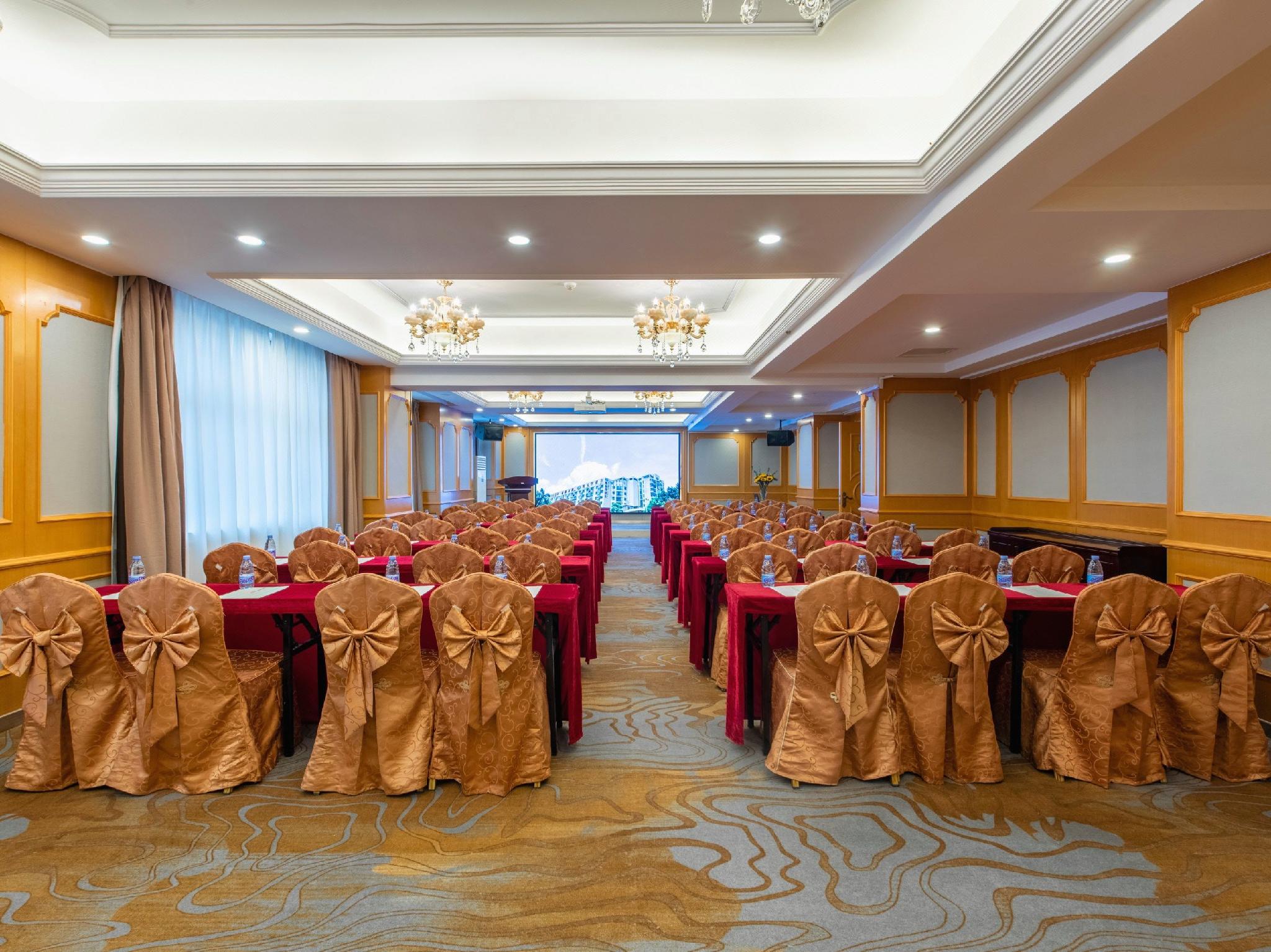 Vienna Hotel (Foshan Lingnan Mingzhu Stadium) 23/33