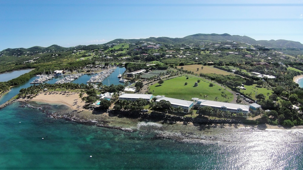 Tamarind Reef Resort Spa & Marina 37/50