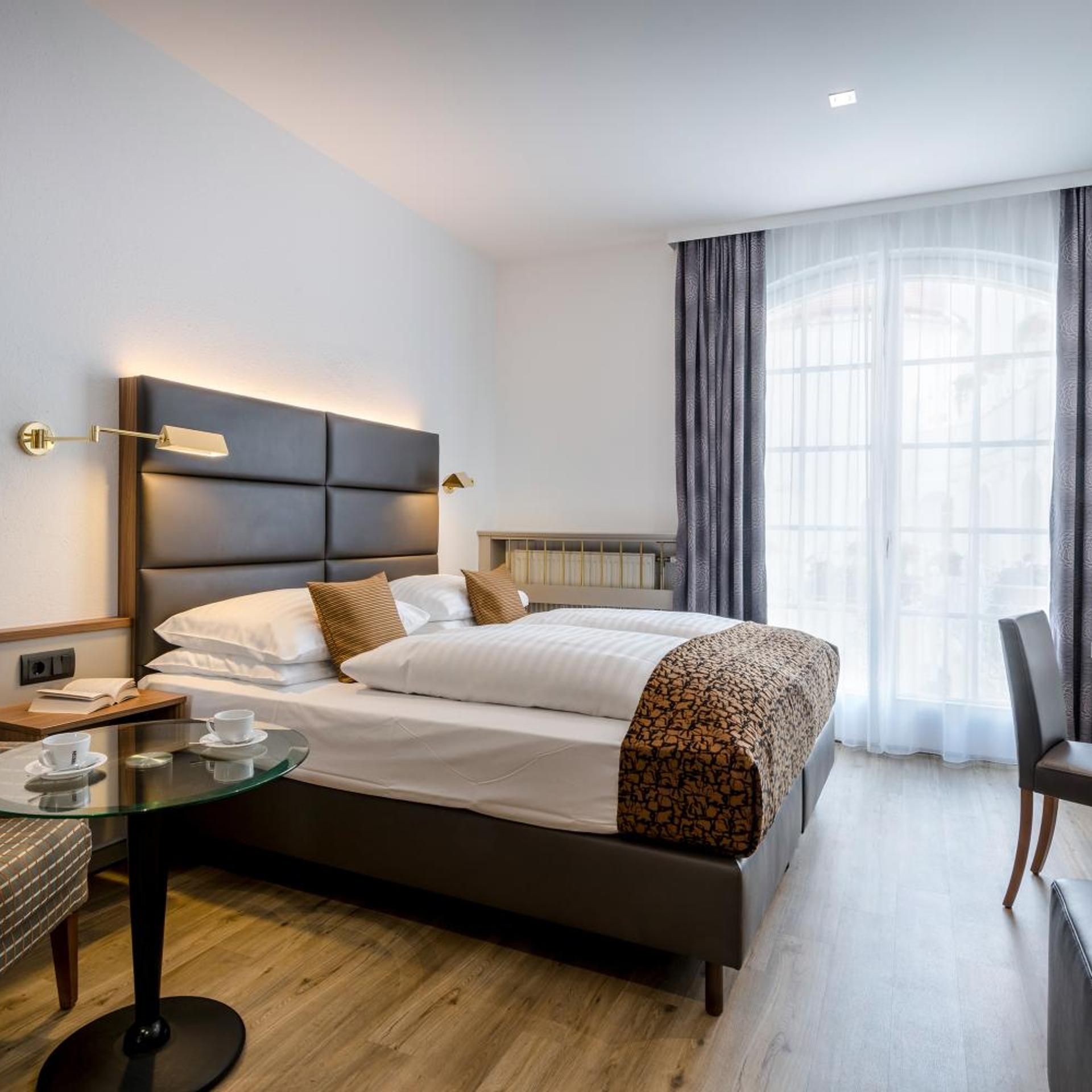 Room, King Bed