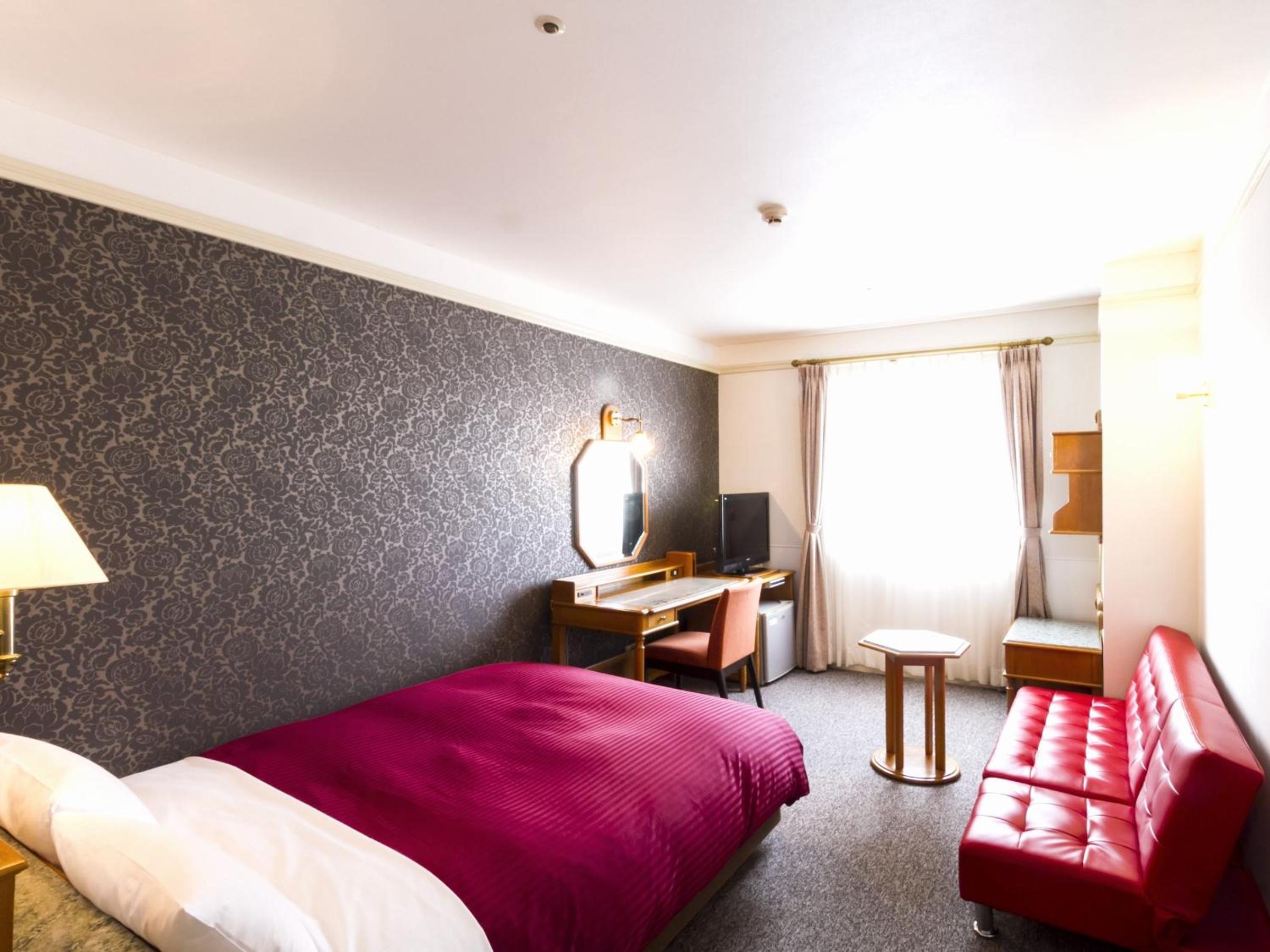 HOTEL MERIEGES 7/17
