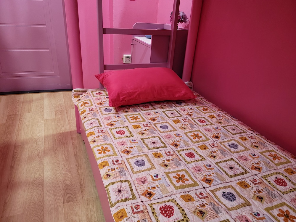 Vision Guest House 12/50