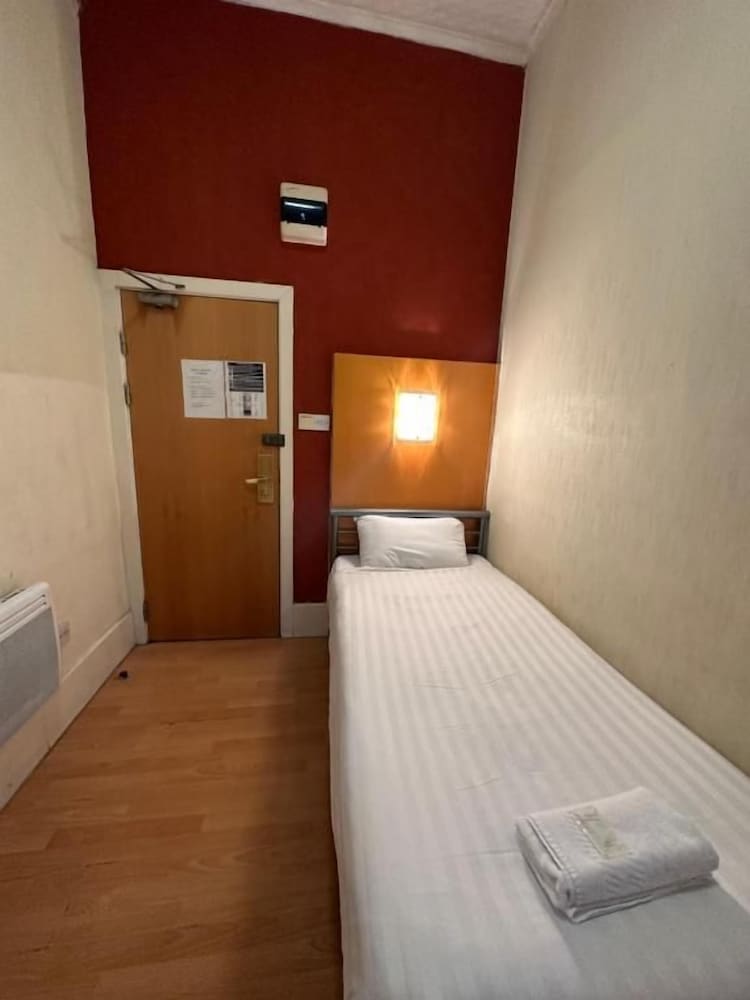 Berkeley Court Hotel 12/33