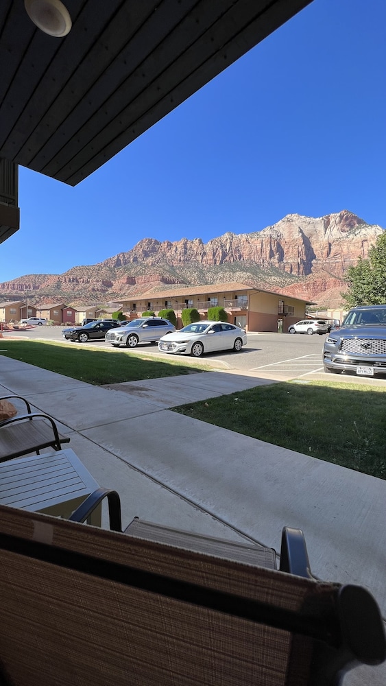 Bumbleberry Inn 38/67