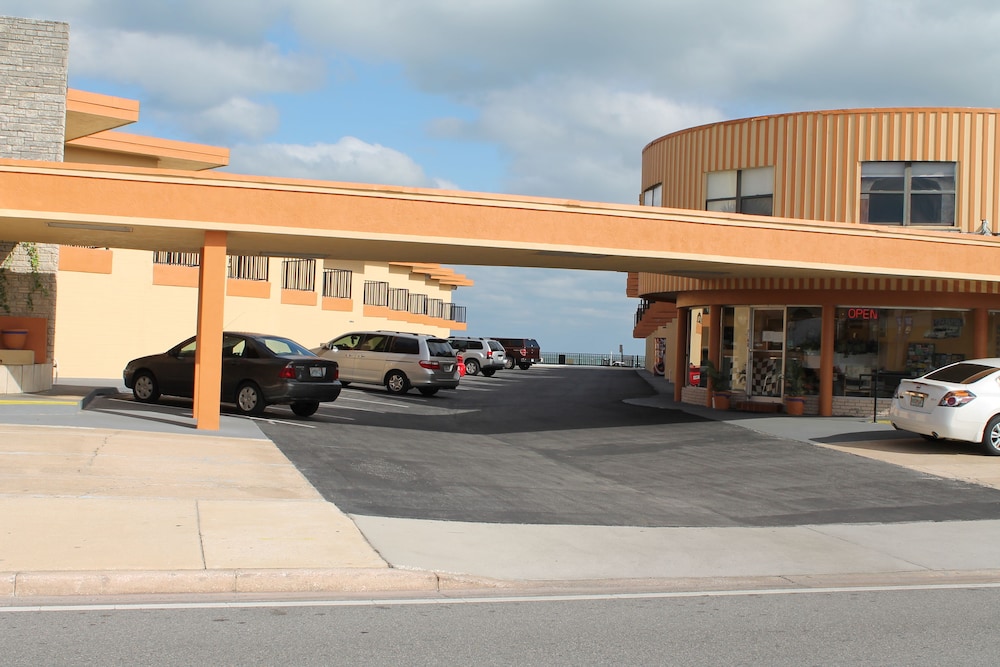 Grand Prix Motel on the Beach 45/48