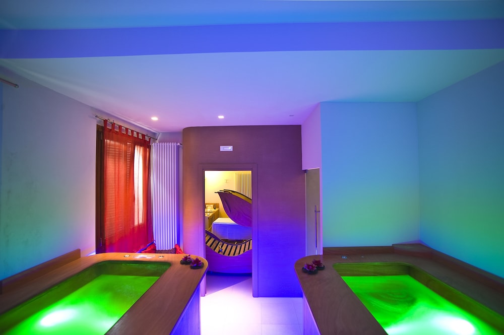 swimming pool spa
