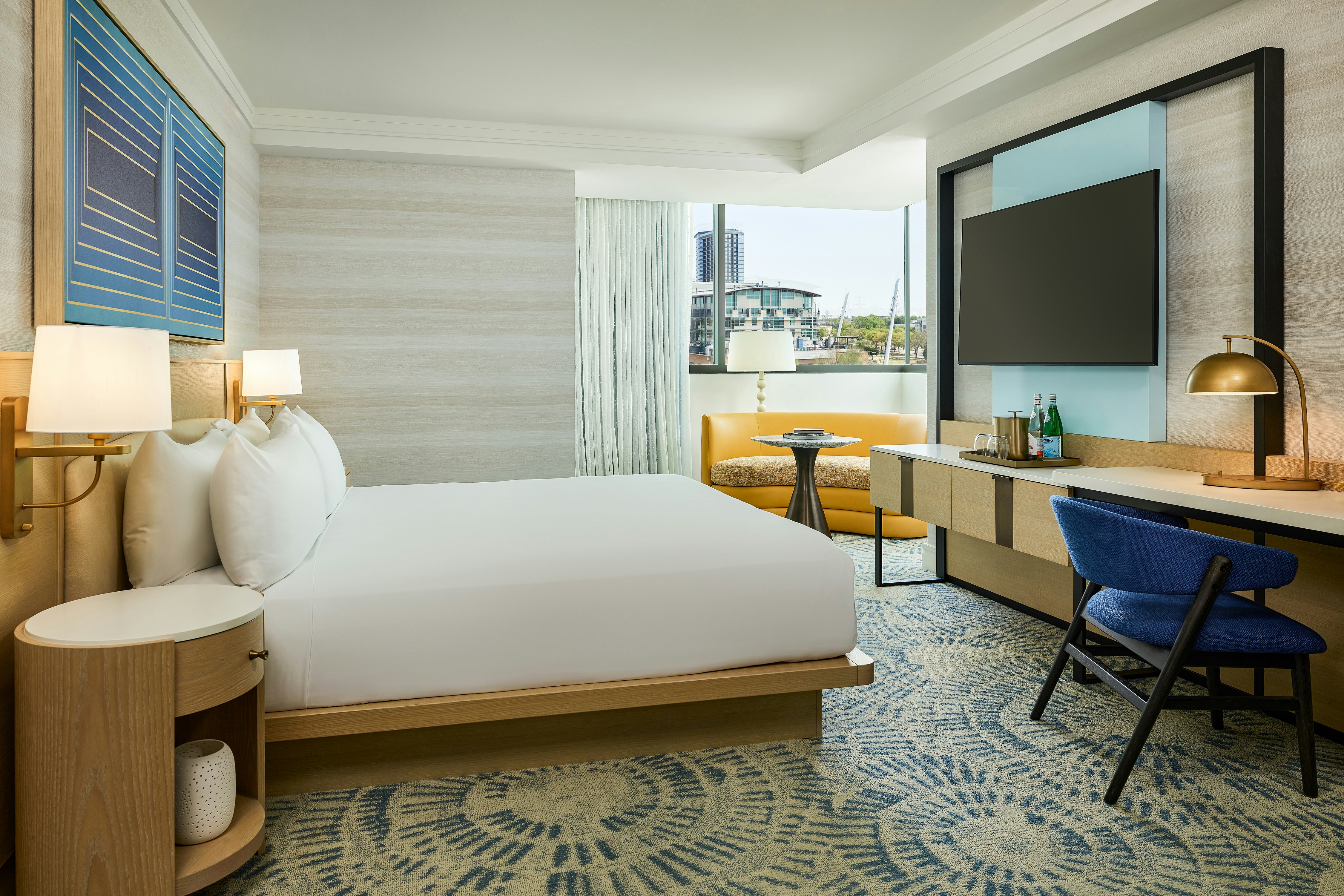 LUXURY, KING BED