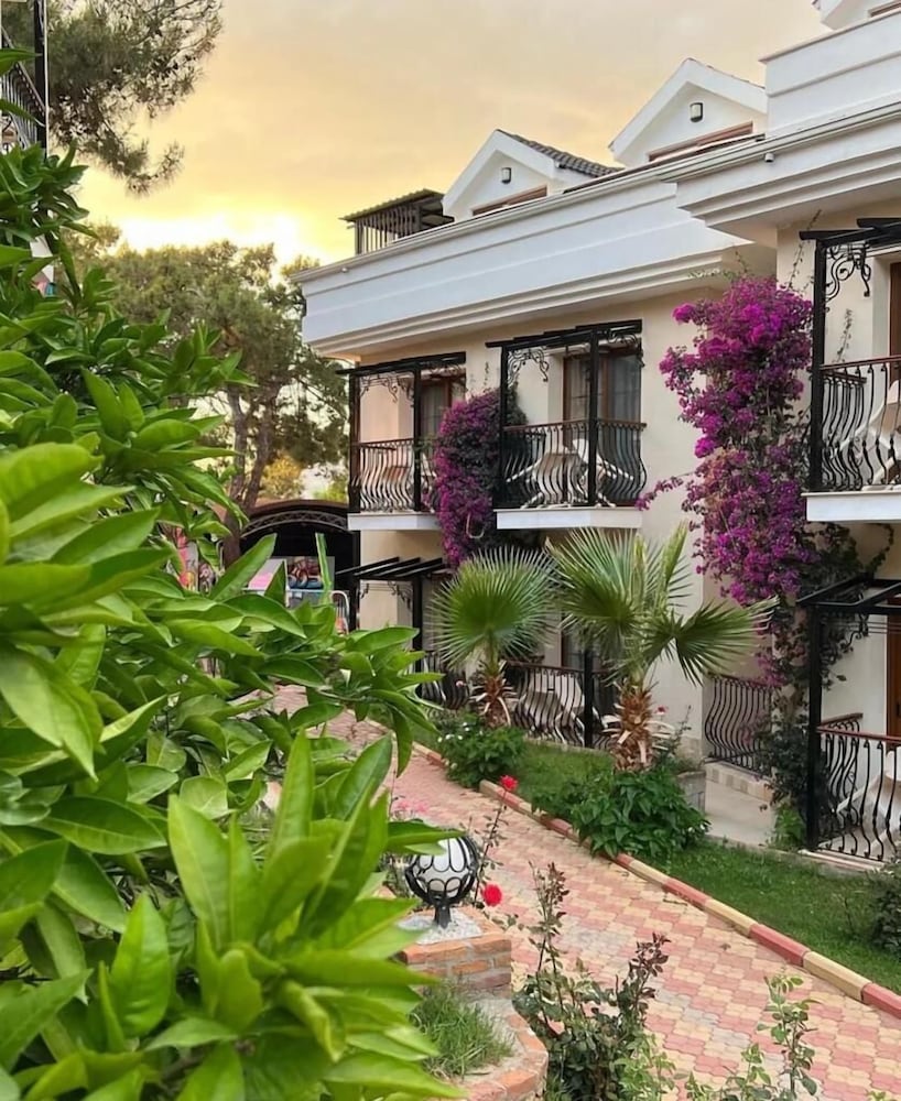 TELMESSOS HOTEL 53/58